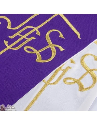 Kruis geborduurde priester gestolen