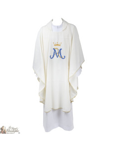 Knapperig voor priester met geborduurde stola