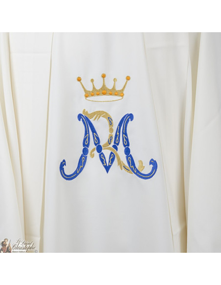 Knapperig voor priester met geborduurde stola