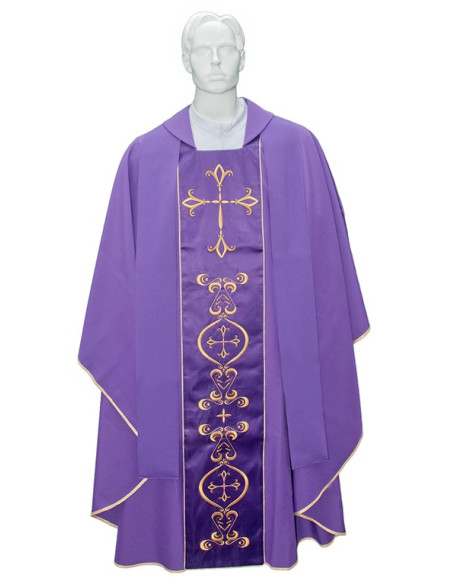 Casulla para sacerdote con estola bordada
