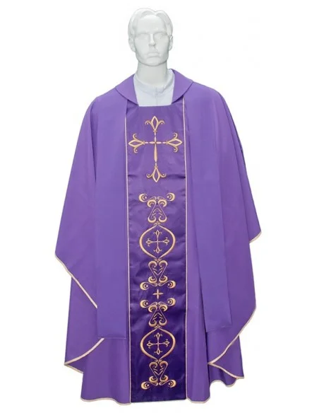 Chasuble pour prêtre avec étole brodée