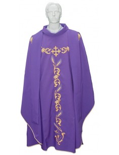 Chasuble pour prêtre avec étole brodée
