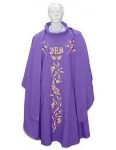 Chasuble pour prêtre avec étole brodée