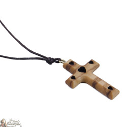 Collana a croce con cuore in legno d'ulivo