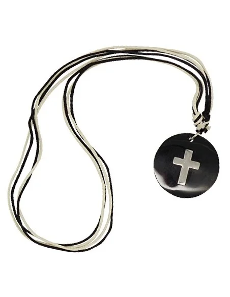Cross pendant necklace